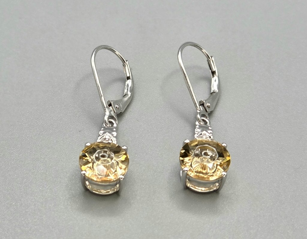 Gouden Vintage oorbellen met citrien en diamant. 2026/701, Handtassen en Accessoires, Hangers, Geel, Ophalen of Verzenden, Zo goed als nieuw