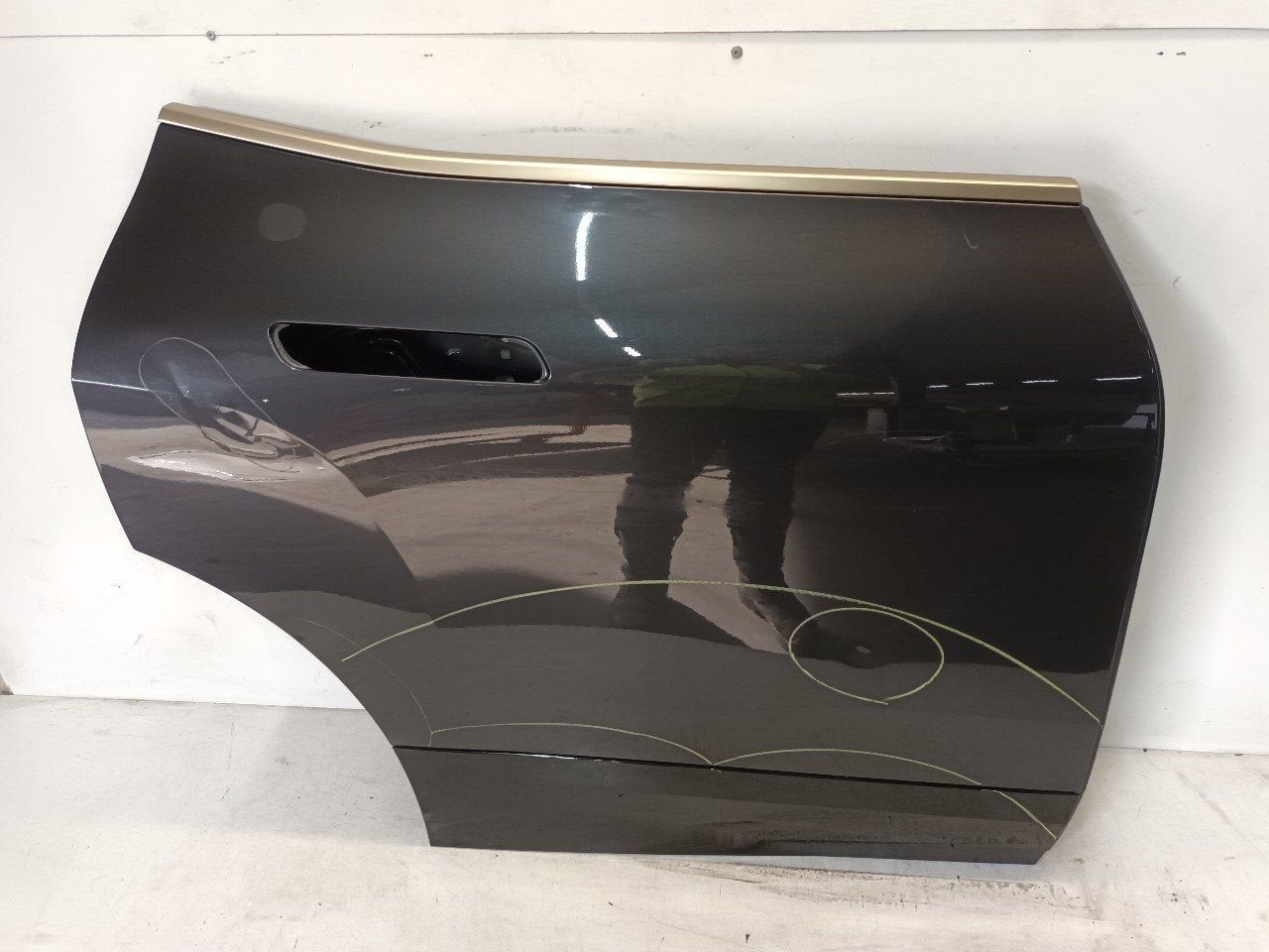 Portier rechts achter BMW iX, Autos : Pièces & Accessoires, Onderdelen@venauto.nl, Van der Ven Autorecycling B.V., Ettenseweg 76, 4706 PB Roosendaal, The Netherlands