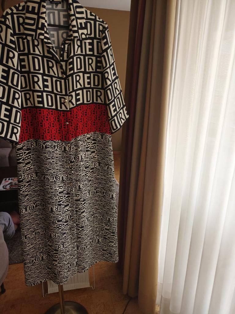 . Nouvelle robe « CAROLINE BIISS » nl, Enlèvement ou Envoi, Taille 42/44 (L)