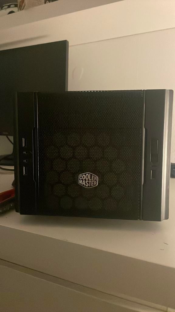 Hebt u een gratis pc dat weg moet contacteer mij !!, Computers en Software, Computerbehuizingen, Zo goed als nieuw, Ophalen of Verzenden