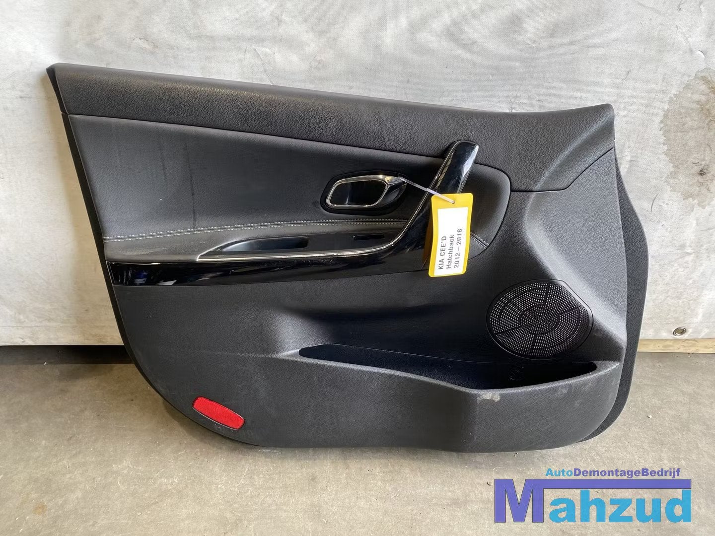 KIA CEE'D Hatchback Links voor deurpaneel deurkaart 2012-201, Heolleung-ro 12
06797  Seoul, Info@kia.com, Kia Corporation, Gebruikt