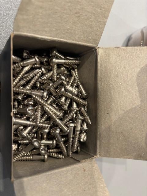 10 boîtes x 200 vis à bois à tête ronde avec fente 25 mm, Bricolage & Construction, Quincaillerie & Fixations, Neuf, Enlèvement ou Envoi