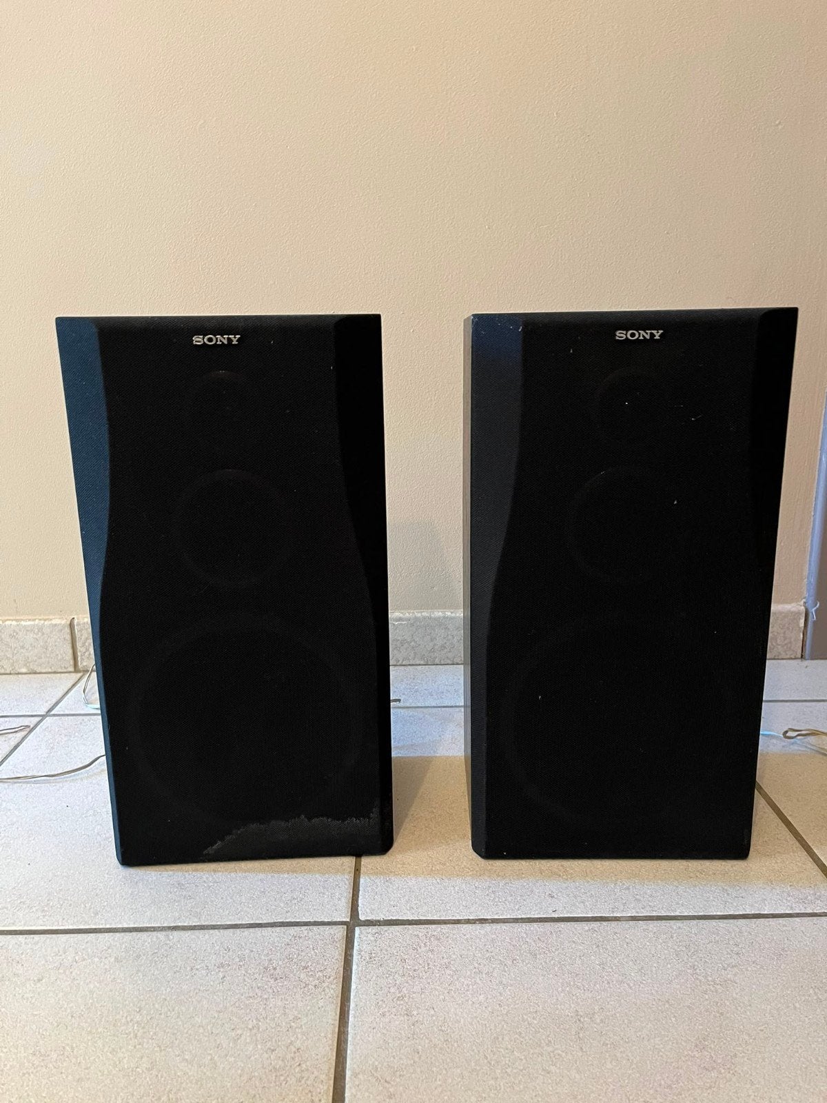 Twee Sony luidspeakers te koop, Audio, Tv en Foto, Luidsprekerboxen, Inclusief kabels, Ophalen, Sony