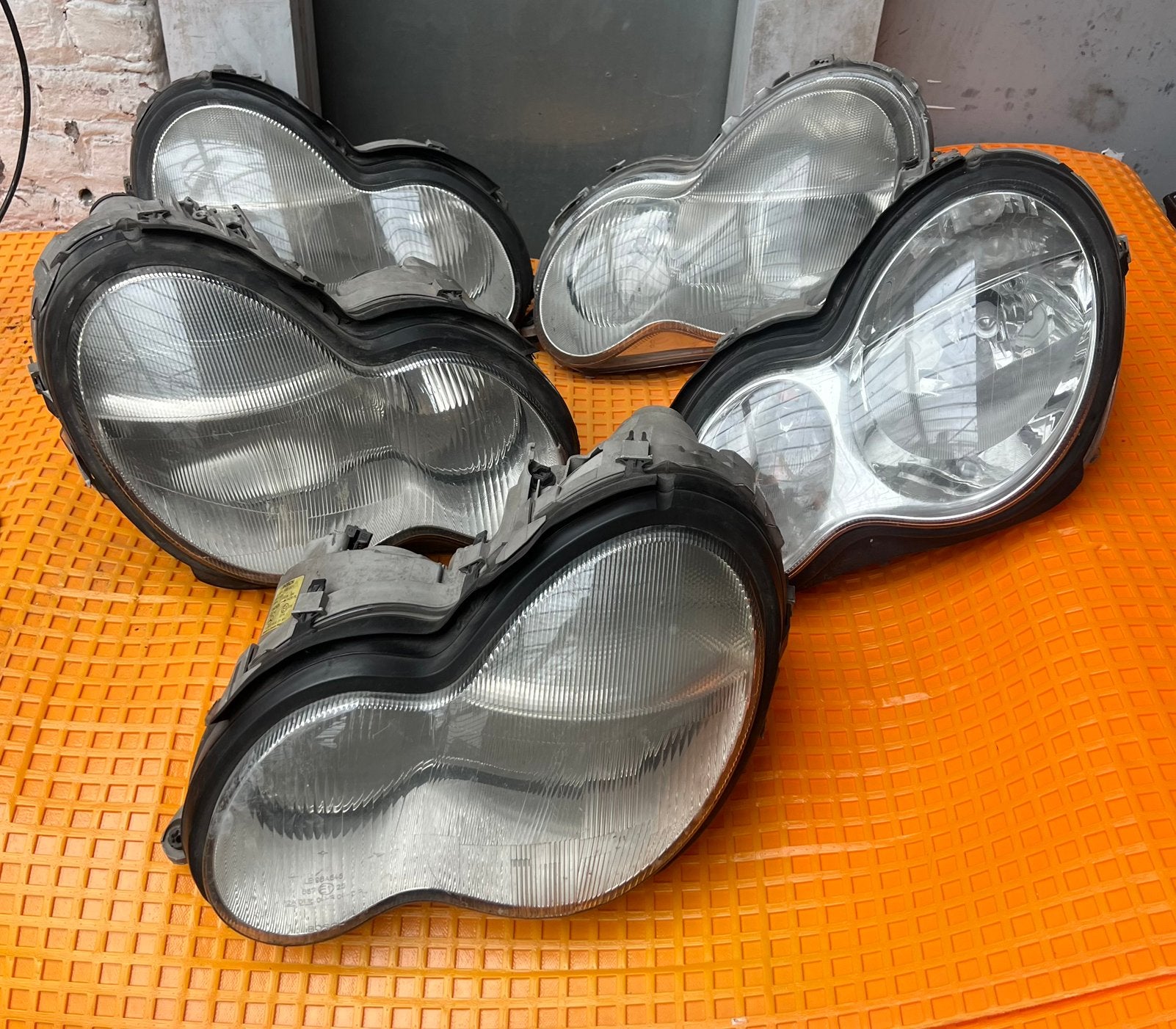 Je vends plusieurs phares avant Mercedes, Enlèvement
