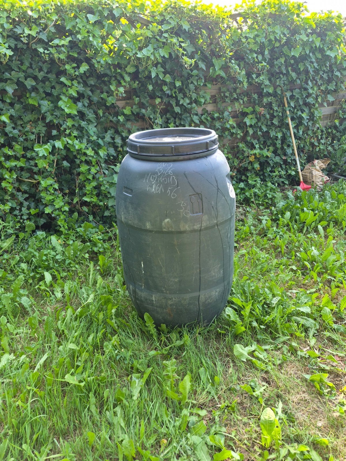Plusieurs tonneaux 220l (alimentaire), 150 litres ou plus, Enlèvement, Utilisé, Autres matériaux