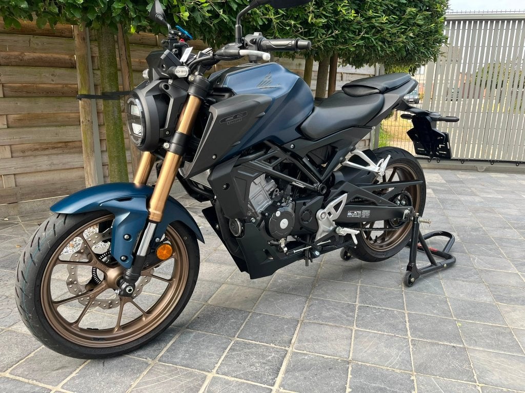 Honda cb125r **2300km** 6/2023** jeansblauw** topstaat**, Motos, Entreprise, Occasion, Permis Moto A1 minimum, Éclairage LED