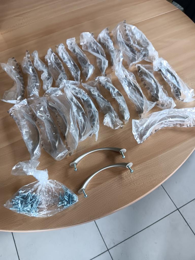 Keukenkast handgrepen 23st/€20, Huis en Inrichting, Woonaccessoires | Kransen, Ophalen