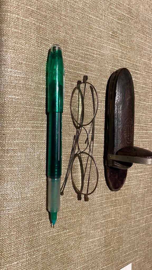 Ancienne paire de lunettes 1900 avec etui opticien anvers, Enlèvement ou Envoi, Comme neuf
