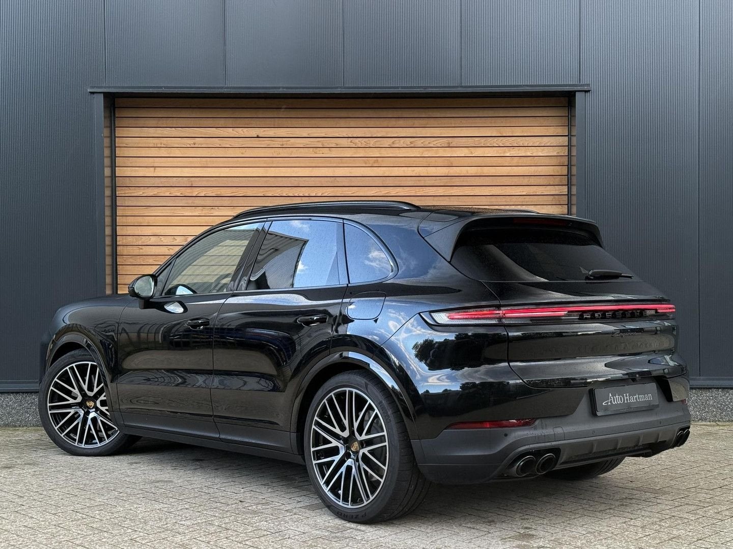 Porsche Cayenne 3.0 E-Hybrid Black Edition MASSAGE|PASSENGER, Automaat, Cayenne, Zwart, Hybride Elektrisch/Benzine