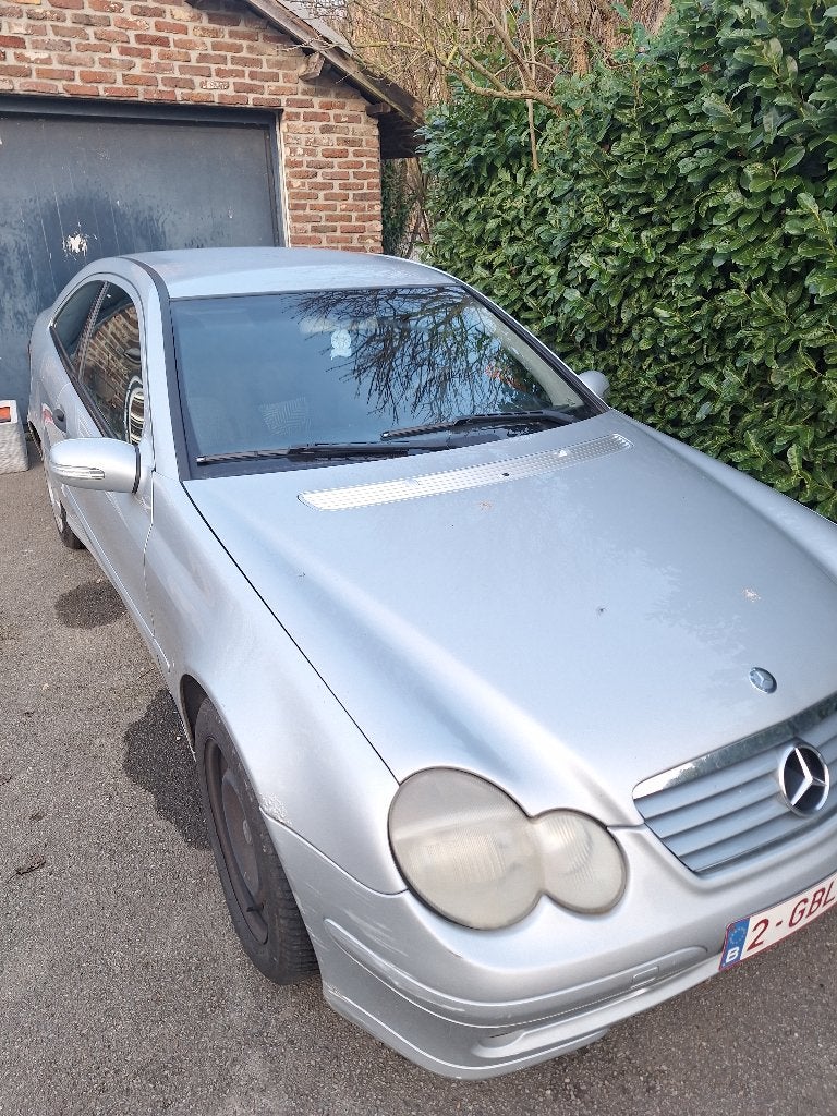 Mercedes, Autos, Argent ou Gris, Achat, Boîte manuelle, Noir