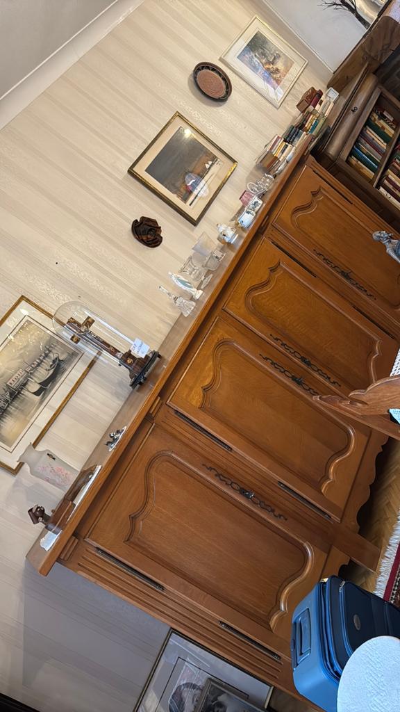 Eetkamer zeer goede staat, Enlèvement