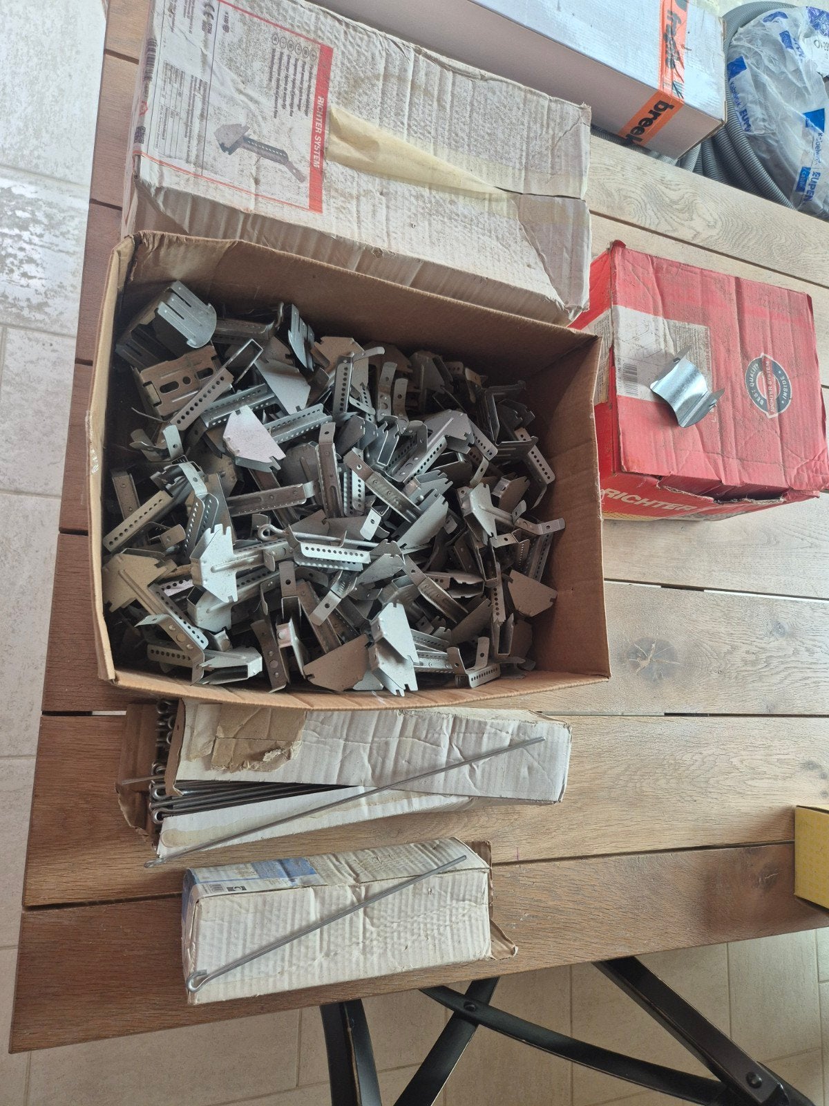 Metalstud onderdelen, Enlèvement