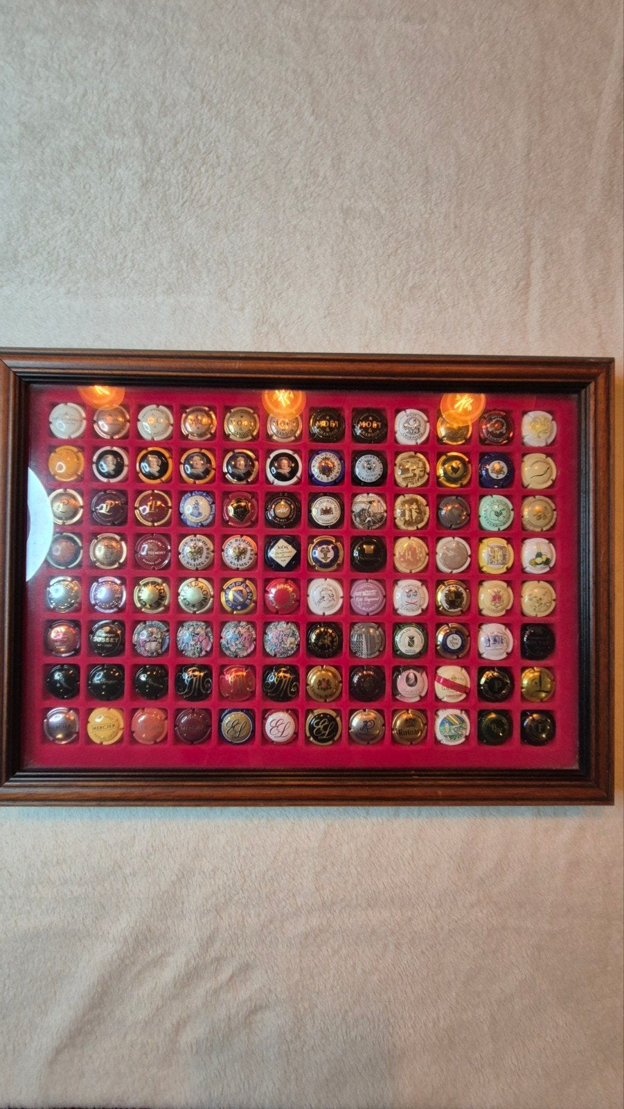 Kader met 96 champagnecapsules, Verzamelen, Ophalen of Verzenden