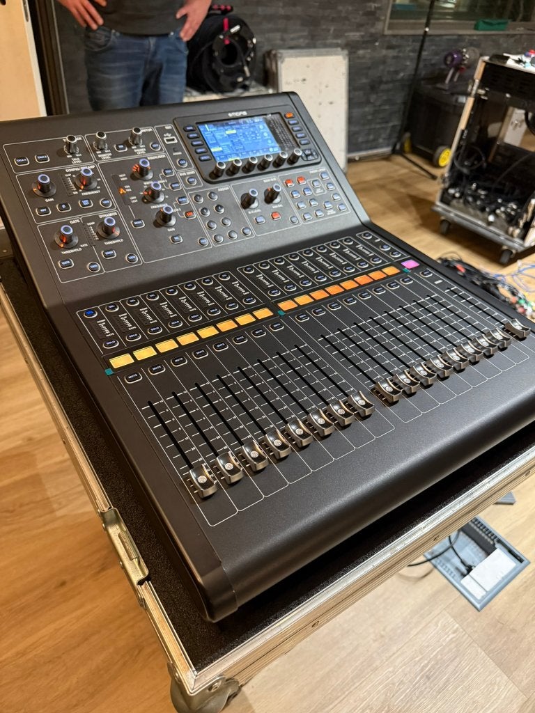 MIDAS M32R + 2 x DL 153 + CAT5 50m, Musique & Instruments, Tables de mixage, Comme neuf, 20 canaux ou plus, Entrée micro, Enlèvement ou Envoi
