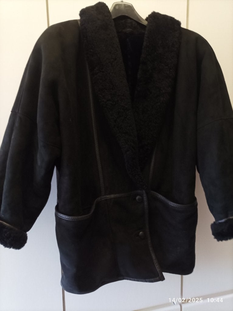 ZWARTE JAS VAN SCHAPENVACHT, Kleding | Dames, Ophalen, Zo goed als nieuw, Zwart