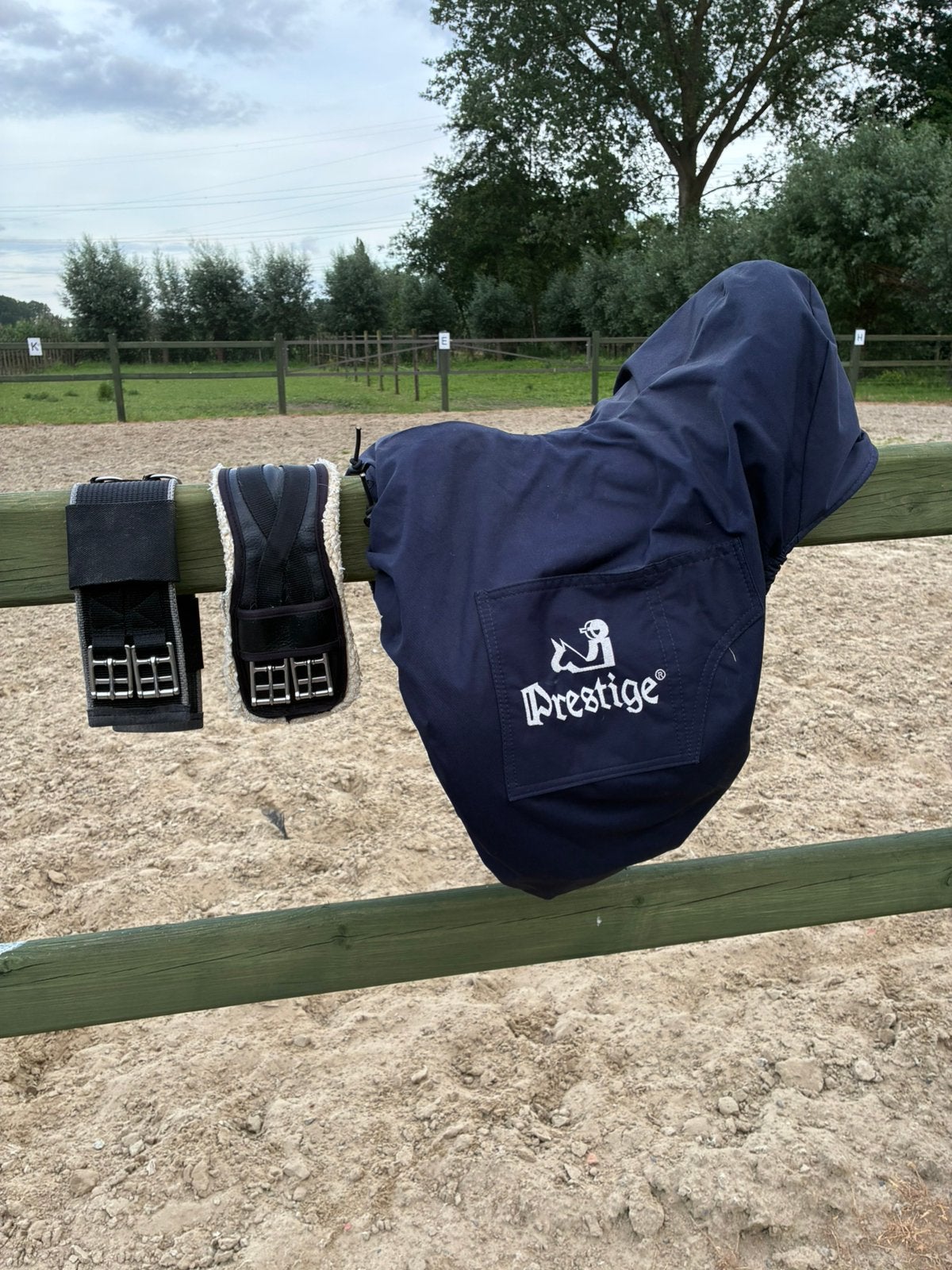 Dressuurzadel Prestige 16,5” pony, Animaux & Accessoires, Chevaux & Poneys | Selles, Enlèvement, Comme neuf
