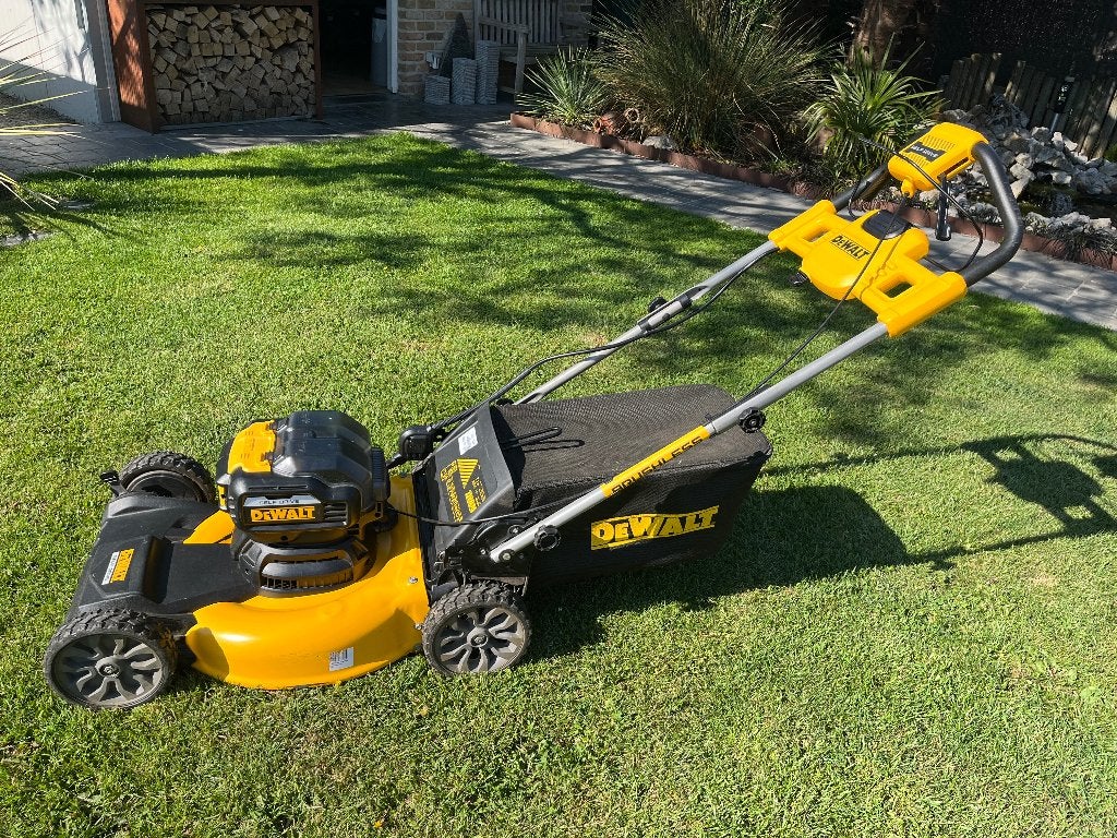 Accu Dewalt grasmaaier, Ophalen, Accu-grasmaaier, Zo goed als nieuw, 40 t/m 49 cm