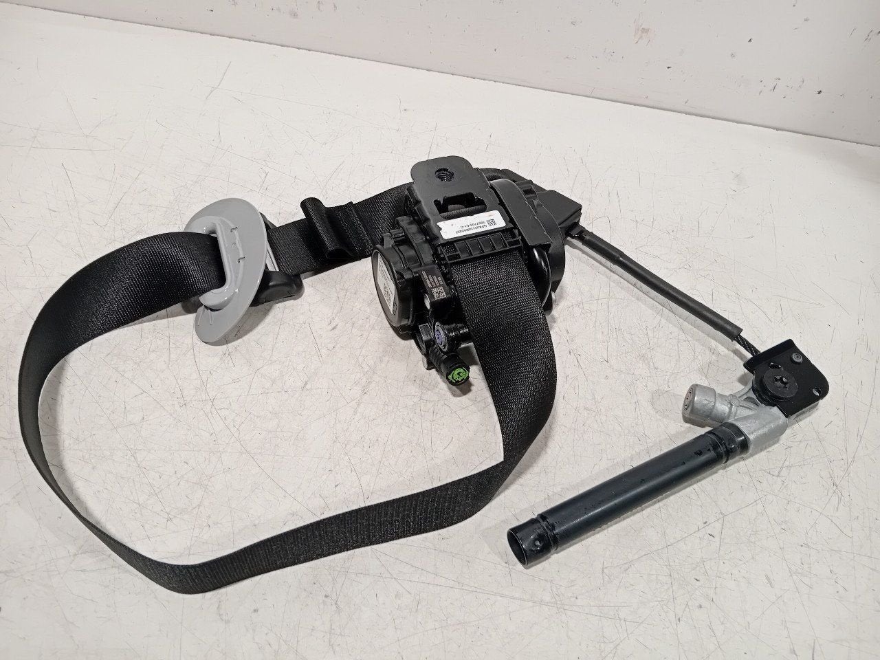 Veiligheidsgordel links voor Tesla Model, Onderdelen@venauto.nl, Van der Ven Autorecycling B.V., Gebruikt, Ettenseweg 76, 4706 PB Roosendaal, The Netherlands