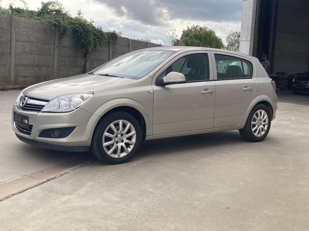 Opel Astra 1.4 essence 2010 avec 87000 km *Parfait état*, Autos, Achat, Entreprise, Autres couleurs, 5 places