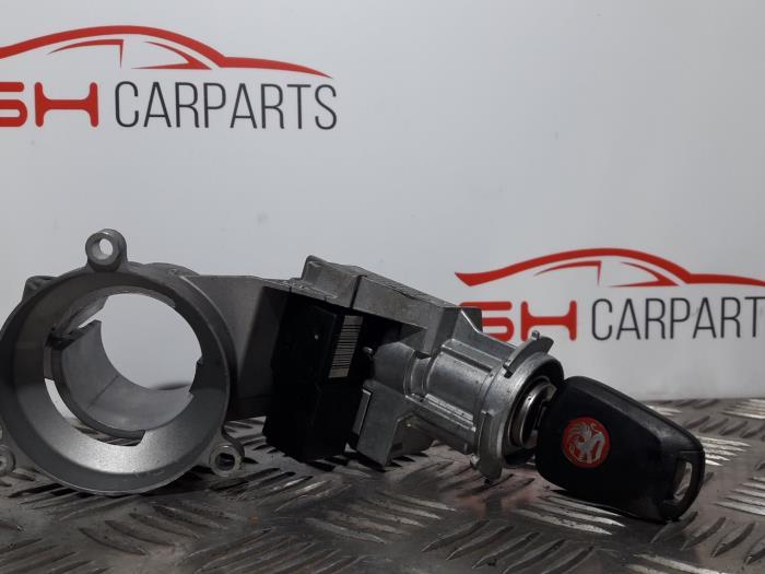 Kontaktslot + Sleutel van een Opel Corsa, Gebruikt, -, -, Opel