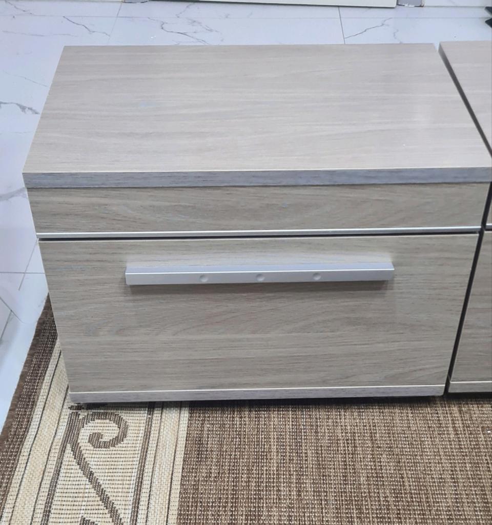 2 tables de chevet modernes | aspect bois gris clair |, Enlèvement, Comme neuf, Bois, Moins de 55 cm