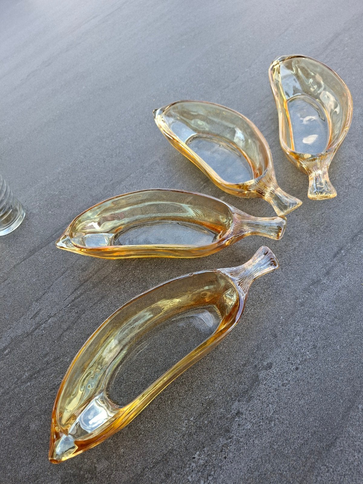 4 ijsbekers (banaanvorm), amberkleurig., Ophalen of Verzenden