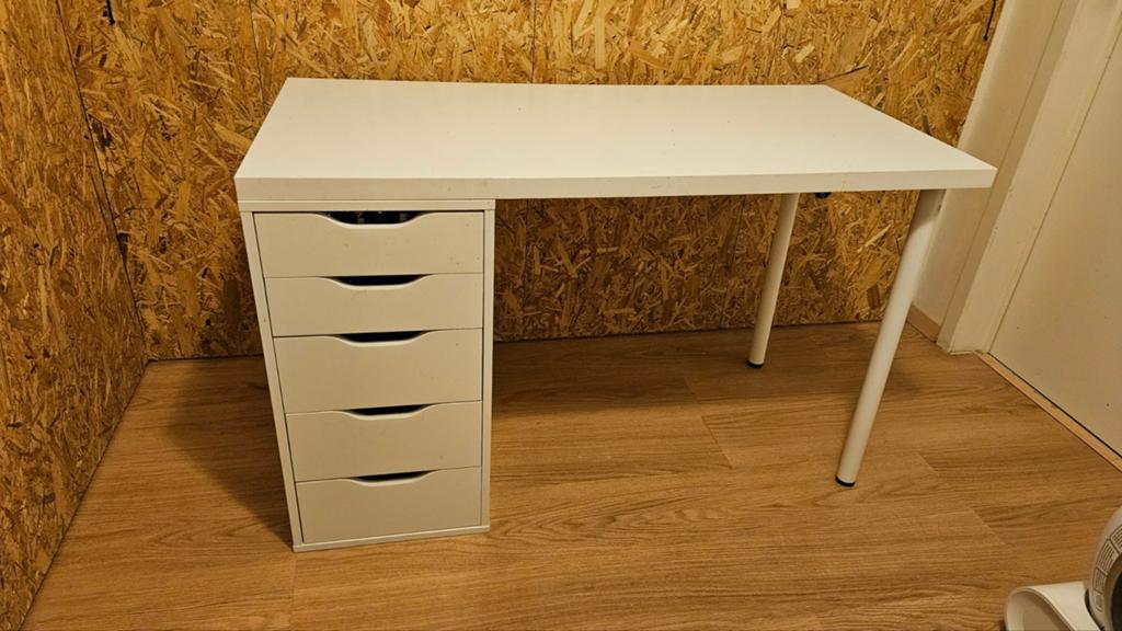 Bureau met ladekast, Ophalen
