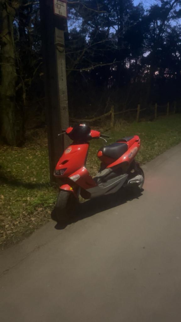 Aprilia sr50, Vélos & Vélomoteurs, Scooters | Aprilia, Enlèvement, Comme neuf