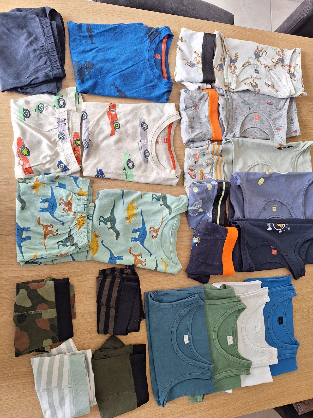 3 sets korte pyjama's en 9 onderhemdjes en -broeken 110-116, Ophalen of Verzenden