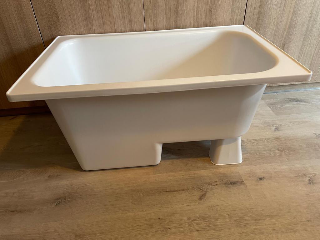 Vrijstand kinderbad zitbad Marinella 103 x 65 x 52 cm, Huis en Inrichting, Badkamer | Badkamermeubels, Gebruikt, Ophalen