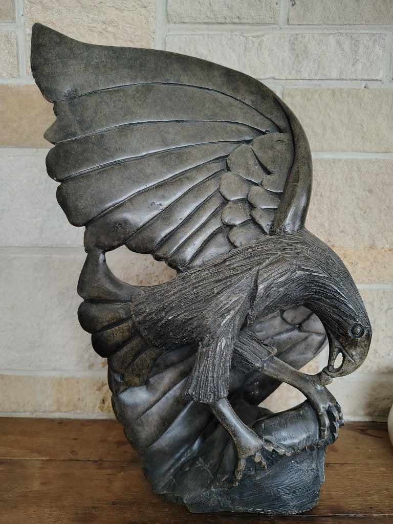 Image d'aigle, Enlèvement, Statue