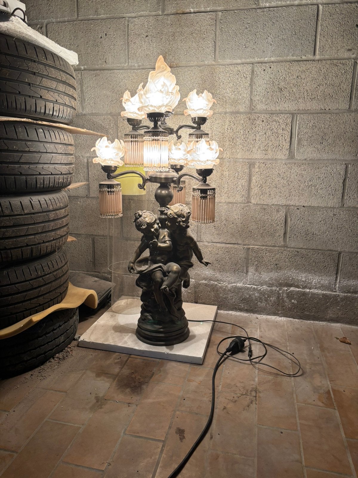 Bronzen beeld met lampen, Enlèvement, Comme neuf