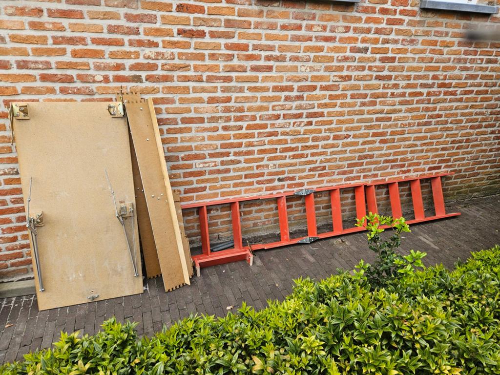 Gratis zoldertrap, Enlèvement, Escalier