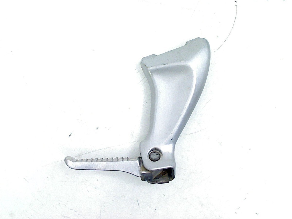 REPOSE PIEDS SUPPORT ARRIÈRE DROIT Suzuki, Dhr. S. di Majo, Utilisé, Info@cama-motorparts.nl, P.J. Troelstraweg 8 8
3144 CX  MAASSLUIS, NL