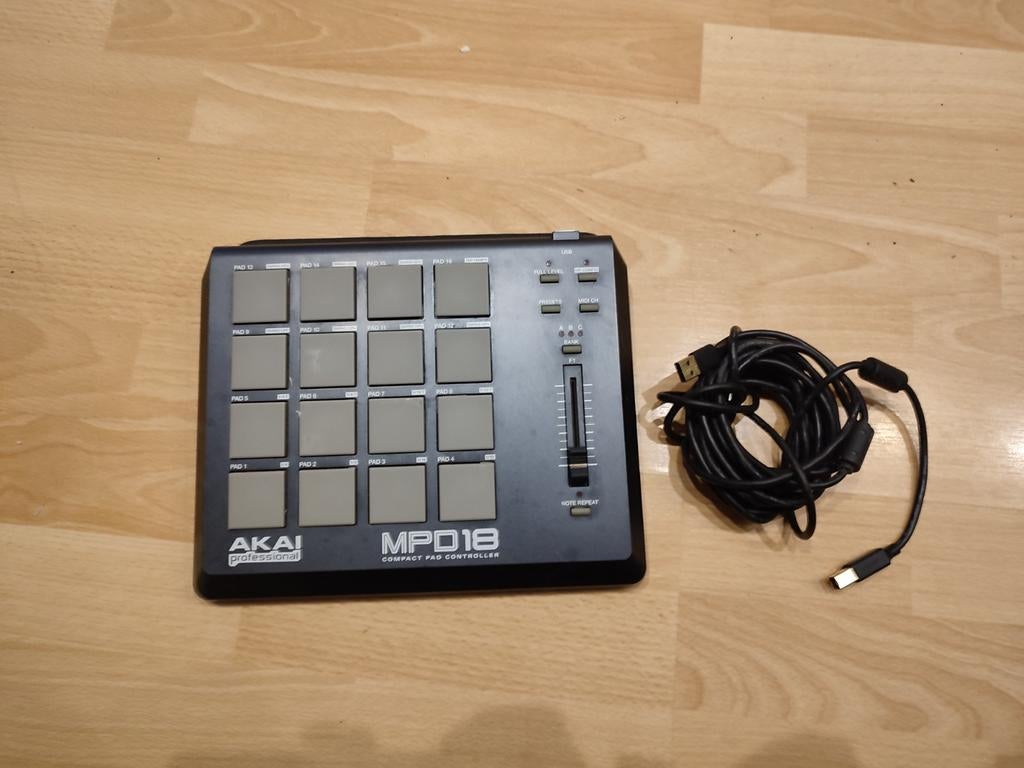 Akai mpd 18, Enlèvement