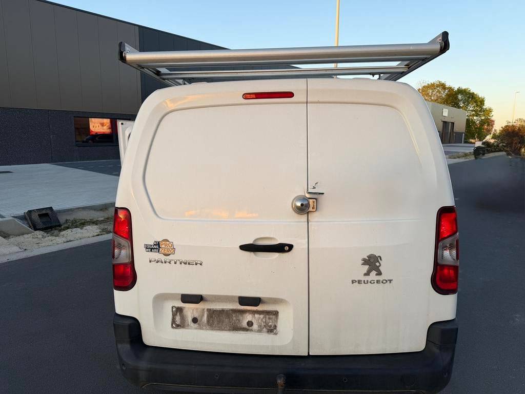 Peugeot partner 1.5 diesel 2019, Auto's, 4 cilinders, Wit, Bedrijf, Te koop