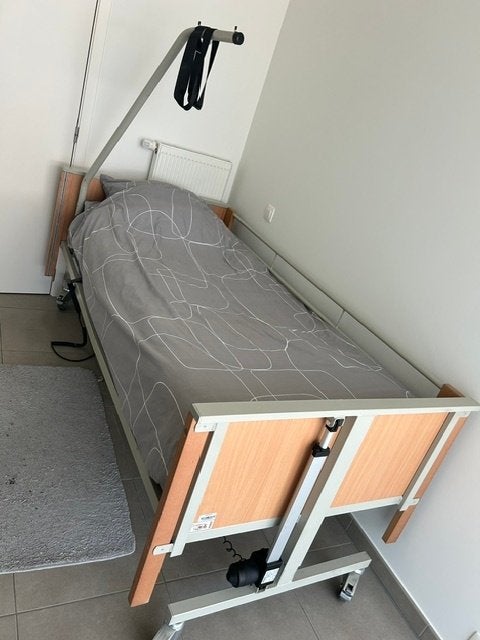 Ziekenhuis bed, Ophalen, Gebruikt, Verstelbaar