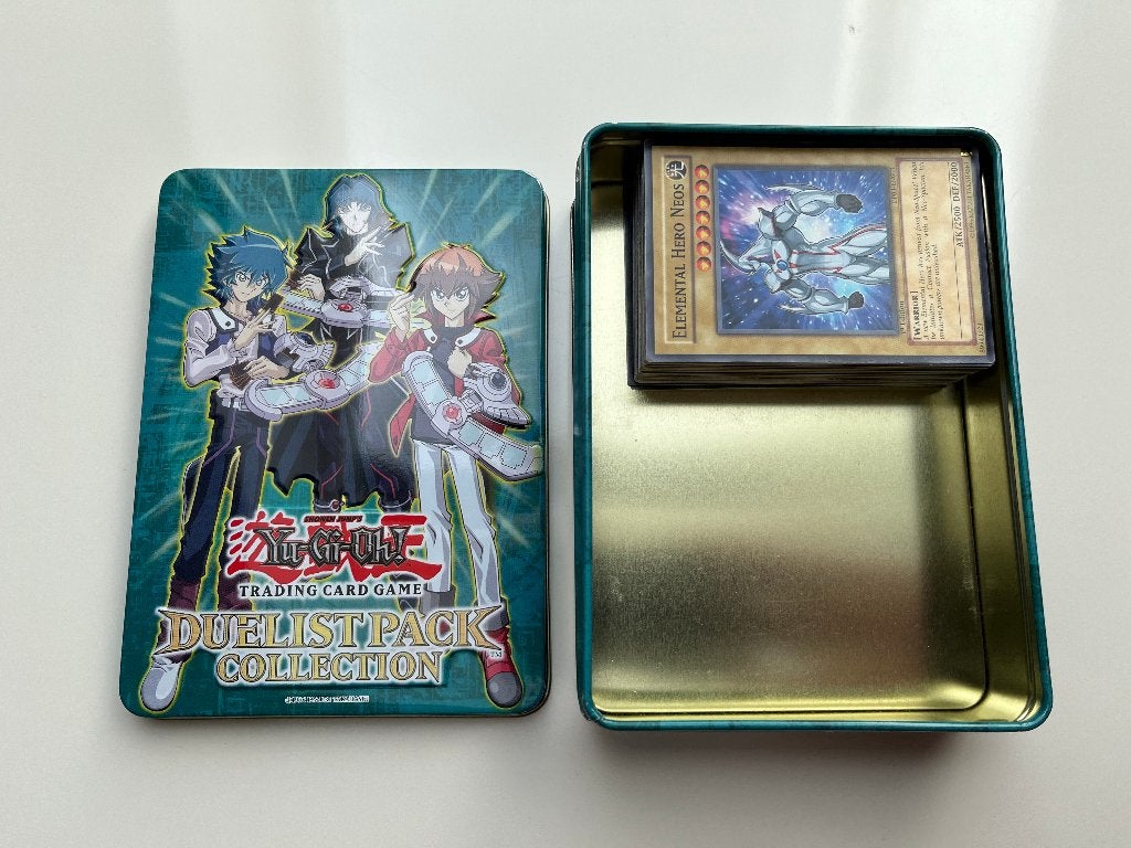 Yu-Gi-Oh! - Boîte en fer + 72 cartes (elemental hero deck), Enlèvement ou Envoi, Comme neuf, Plusieurs cartes, Foil