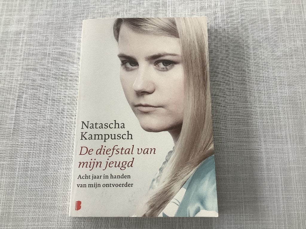 De diefstal van mijn jeugd - Natascha Kampusch, Livres, Biographies, Autre, Comme neuf, Enlèvement, Natascha Kampusch