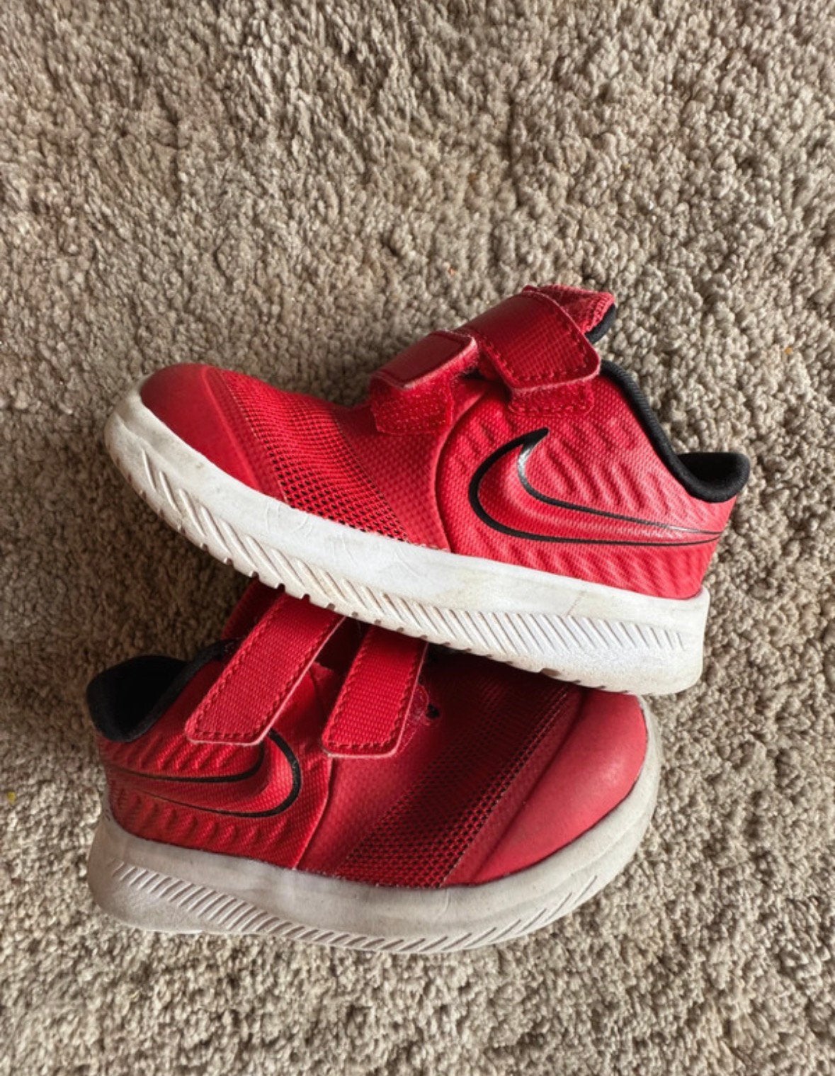 Nike Star Runner 2 kinderschoenen rood maat 23,5, Kinderen en Baby's, Ophalen of Verzenden, Zo goed als nieuw