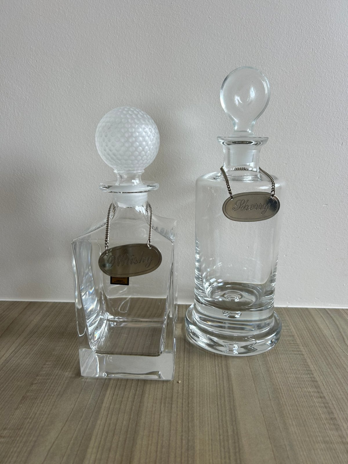 2 carafes en cristal avec porte-nom, Antiquités & Art, Enlèvement