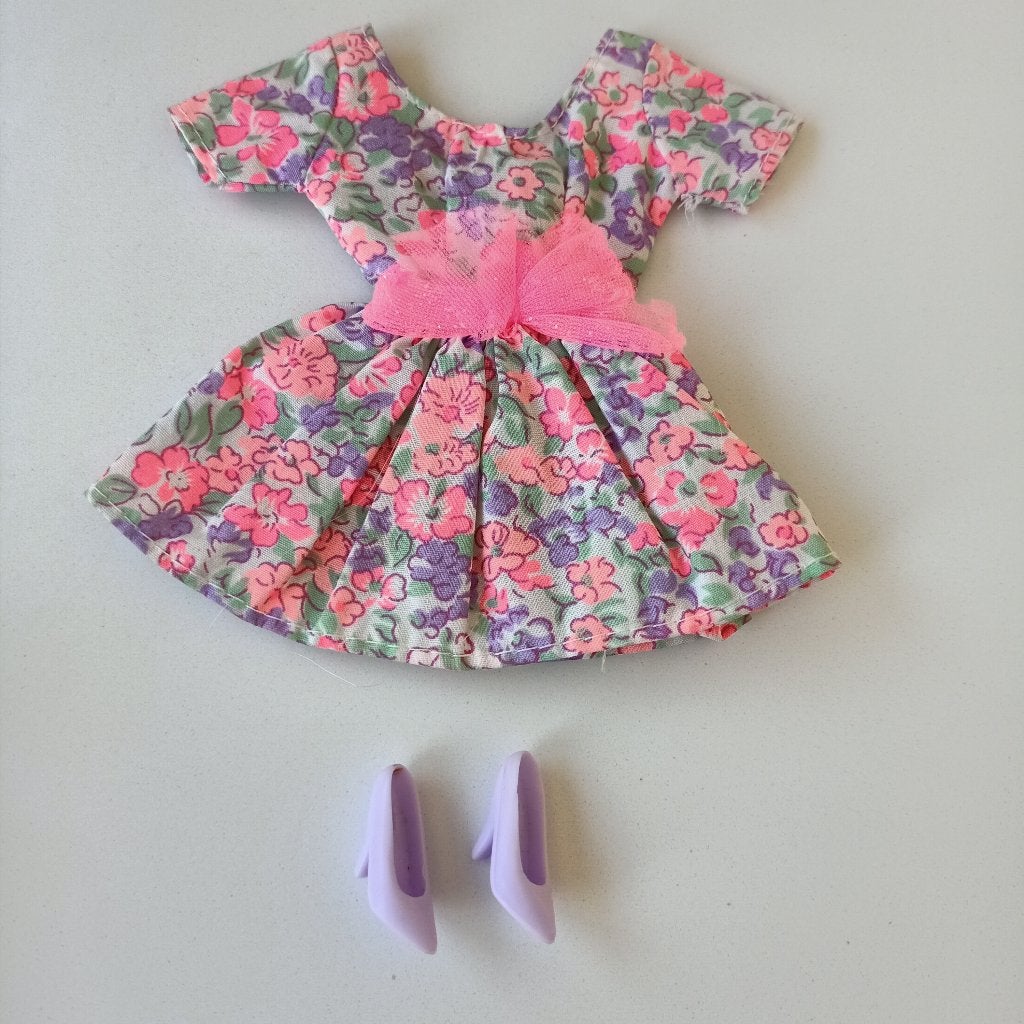 Cartes de vœux Barbie avec robe et chaussures vintage 1994, Collections, Enlèvement ou Envoi, Utilisé, Vêtements