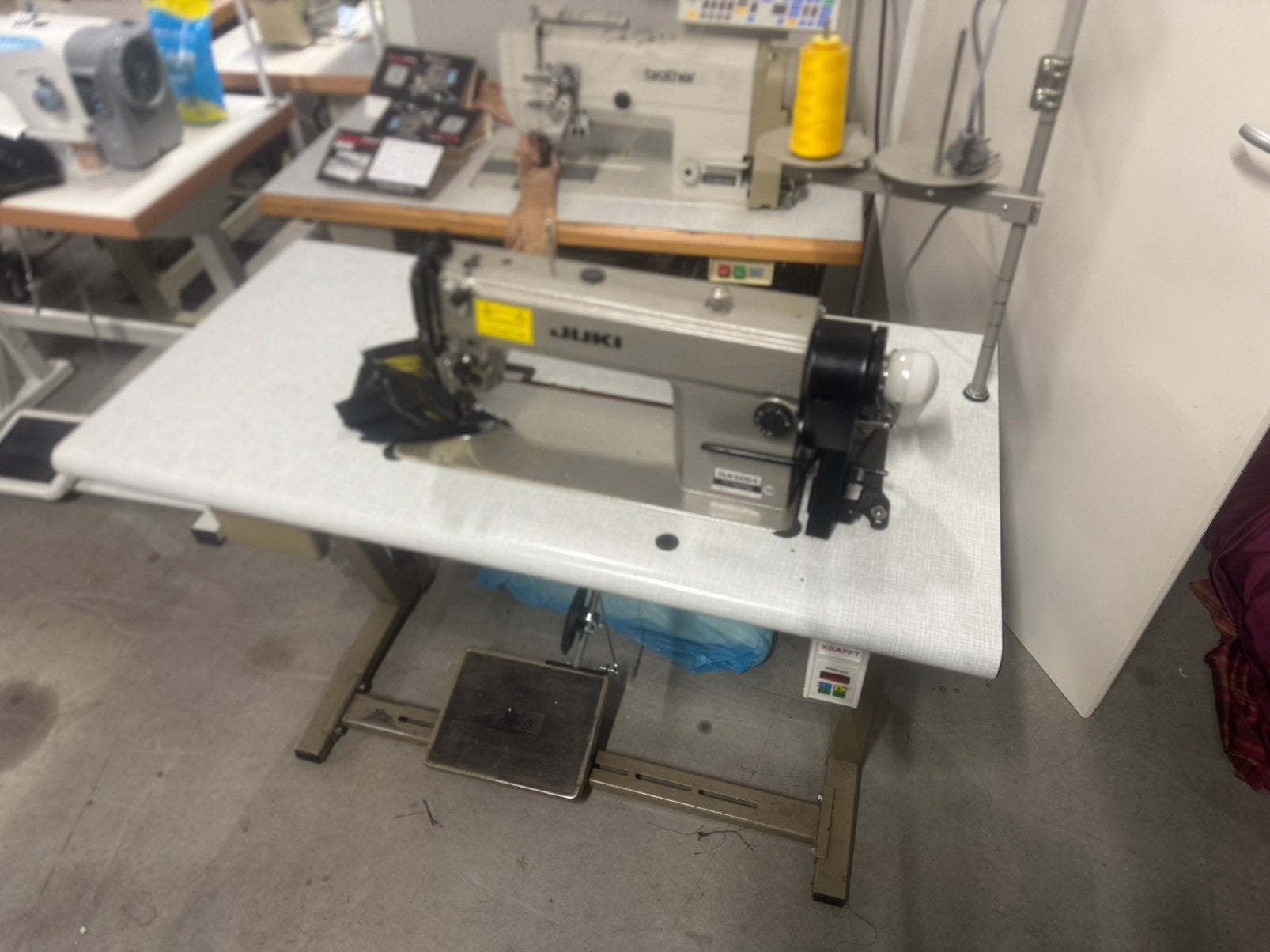 Industriele naaimachine juki dln-5410-4 naaldstransport 220v, Overige merken, Gebruikt, Ophalen of Verzenden, Naaimachine