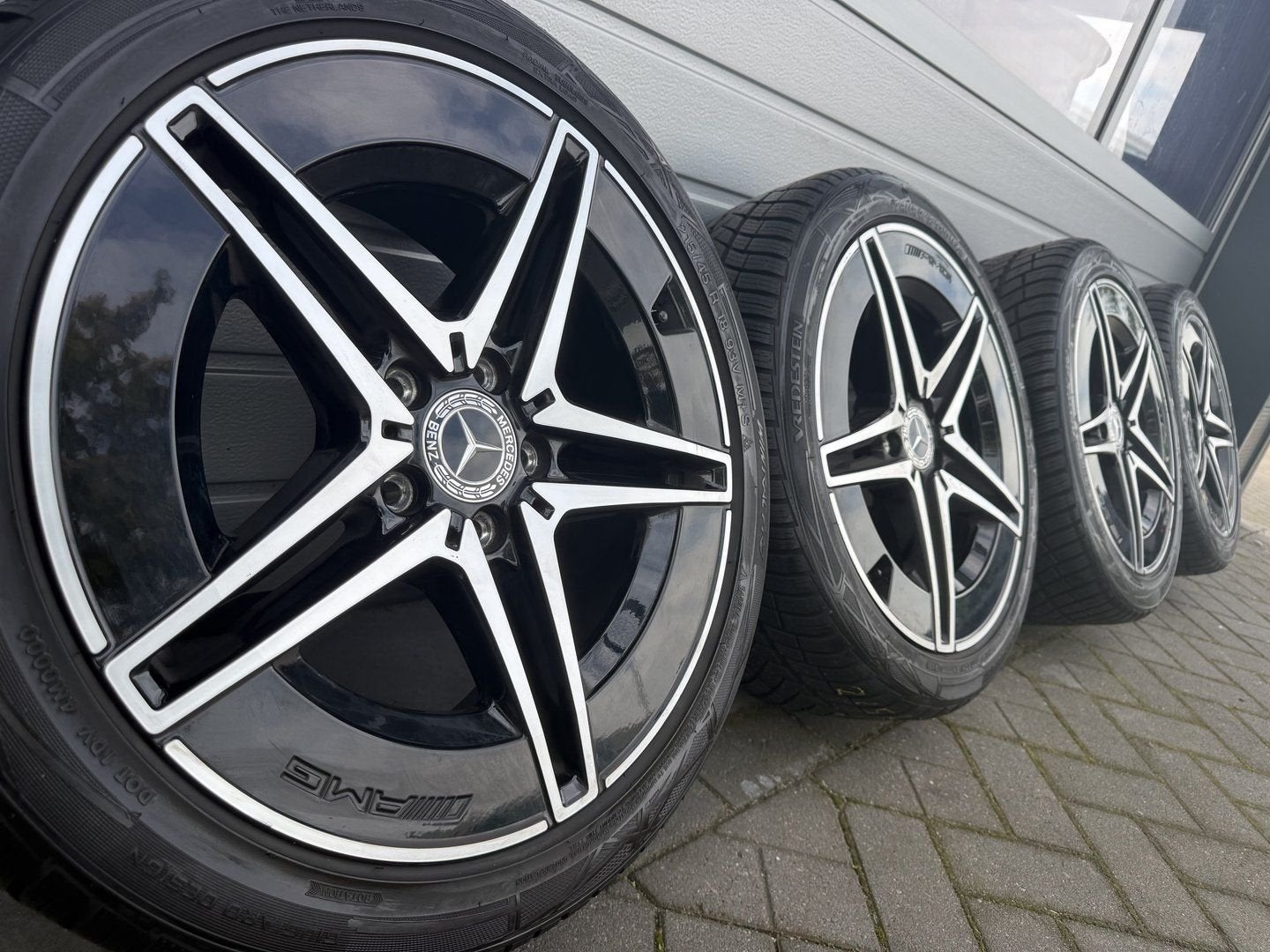 Jantes 18" Mercedes C300E DE S206 W206 W205 AMG avec pneus h, Autos : Pièces & Accessoires, Pneus et Jantes, Pneus hiver, 255 mm