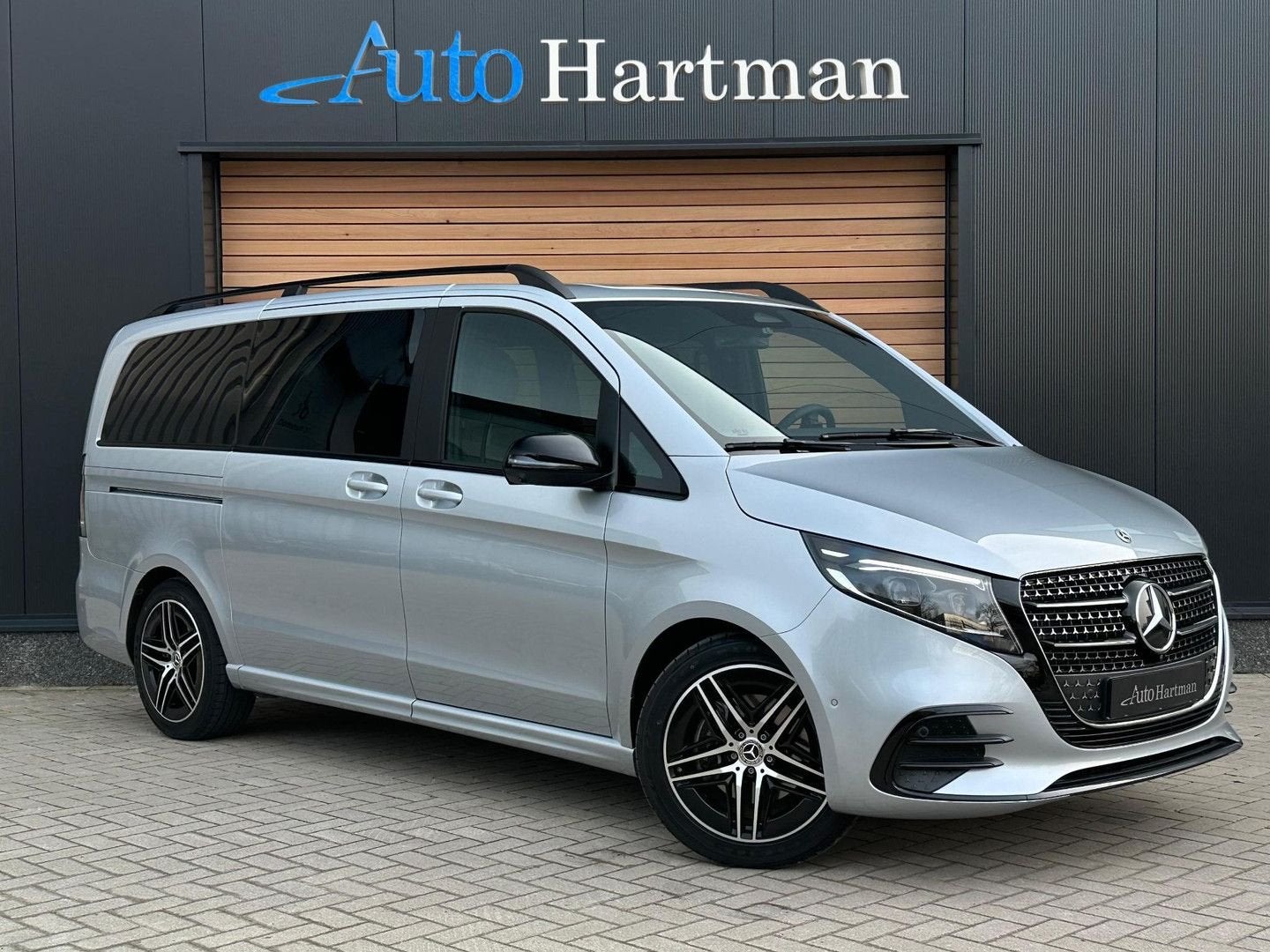 Mercedes-Benz V 300 L2 Avantgarde AMG 6PERSOONS|ELEK.DEUREN|, Auto's, Mercedes-Benz, Automaat, Zwart, Start-stop-systeem, Overige carrosserie