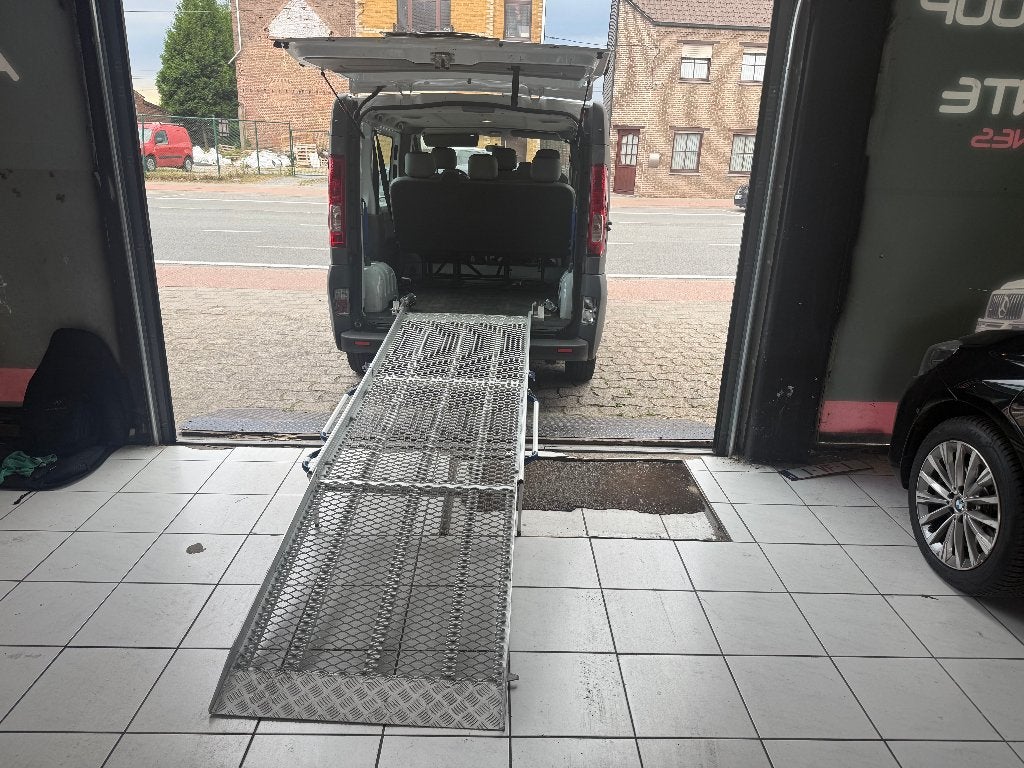 Opel Vivaro PMR Chaise roulante+5Place netto 7438, 4 portes, Entreprise, Adapté aux personnes handicapées, Euro 4