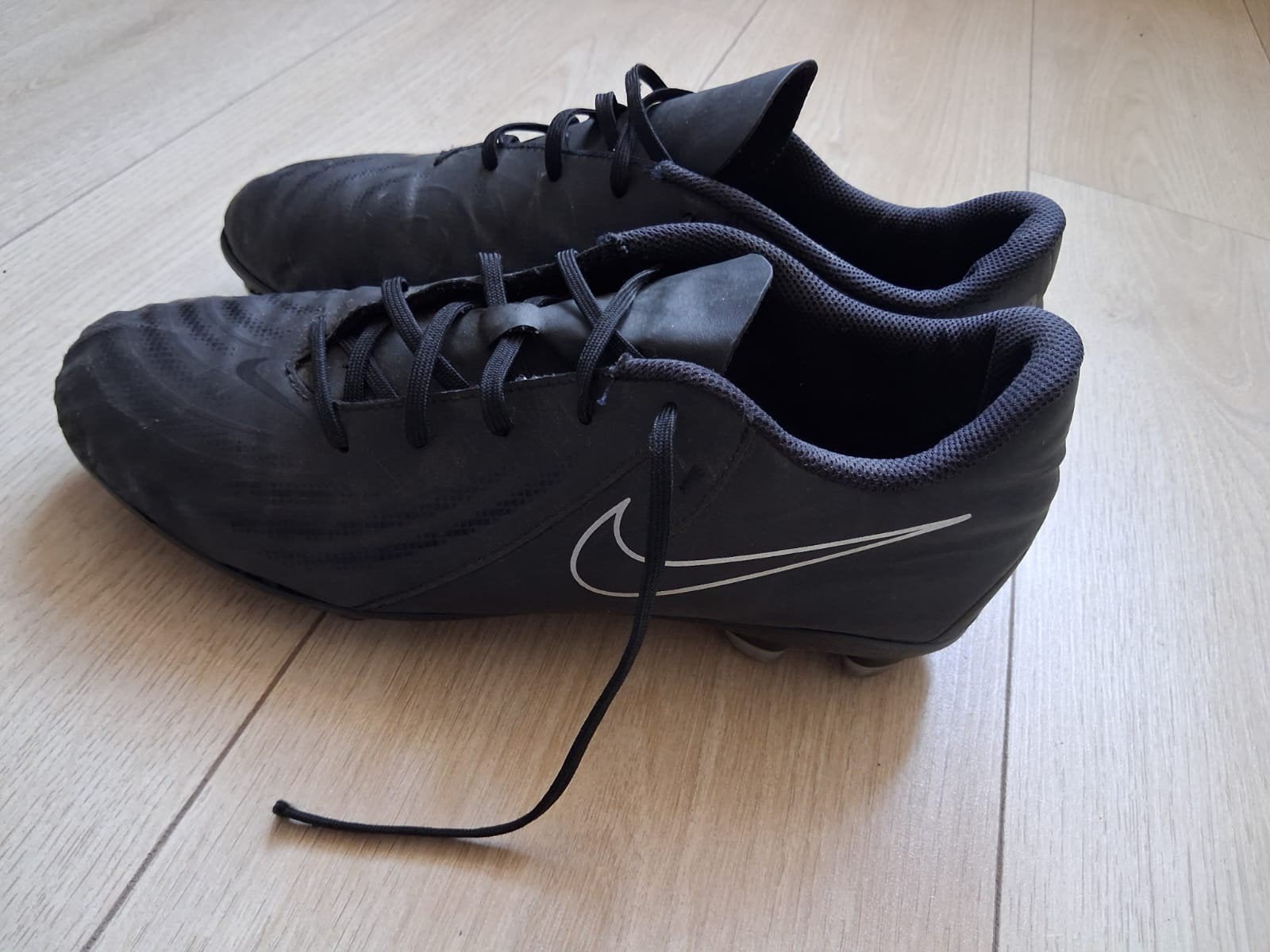 voetbal schoenen, Sport en Fitness, Voetbal, Ophalen, Zo goed als nieuw, Schoenen