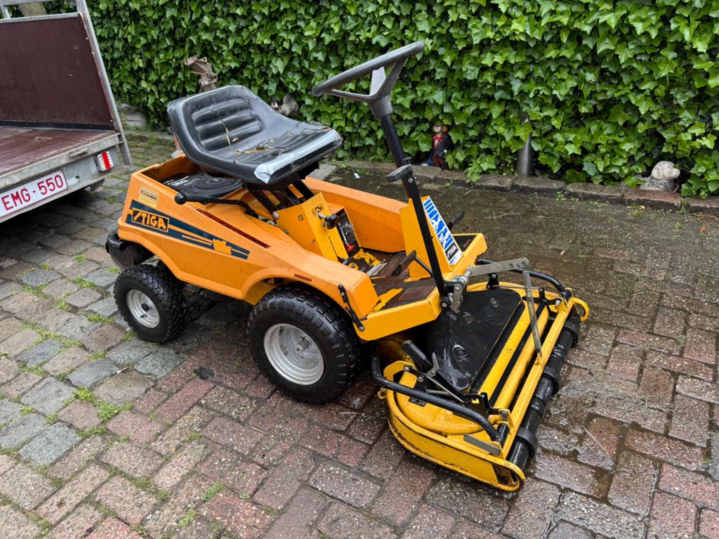 Stiga Villa frontmaaier / zitmaaier te koop opmaak, Ophalen, Zo goed als nieuw