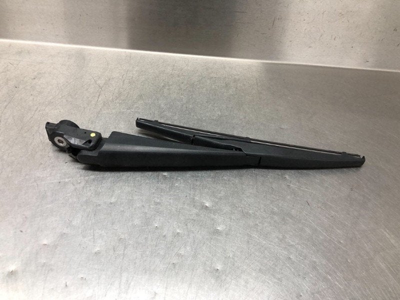 RUITENWISSERARM ACHTER Toyota Auris Touring Sports (E18), Gebruikt, Toyota