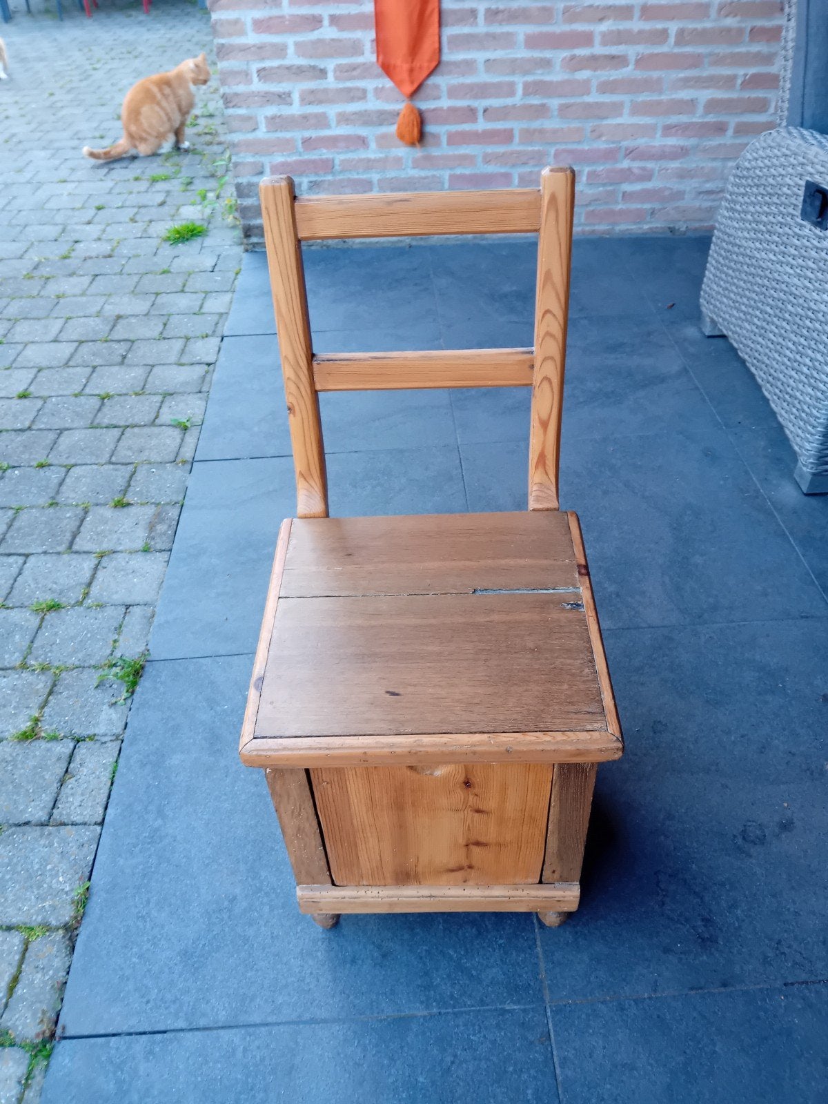 Oude toiletstoel retro, Ophalen